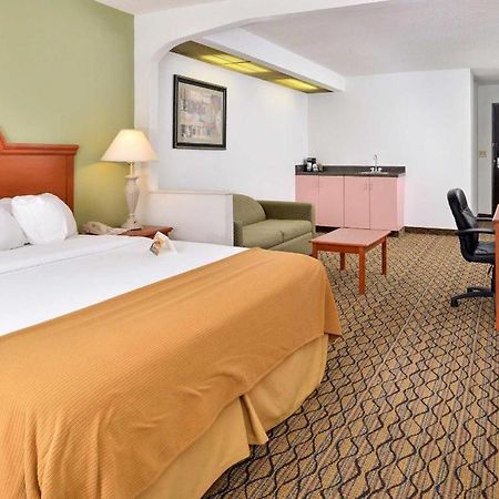 Quality Inn & Suites Jefferson City Esterno foto