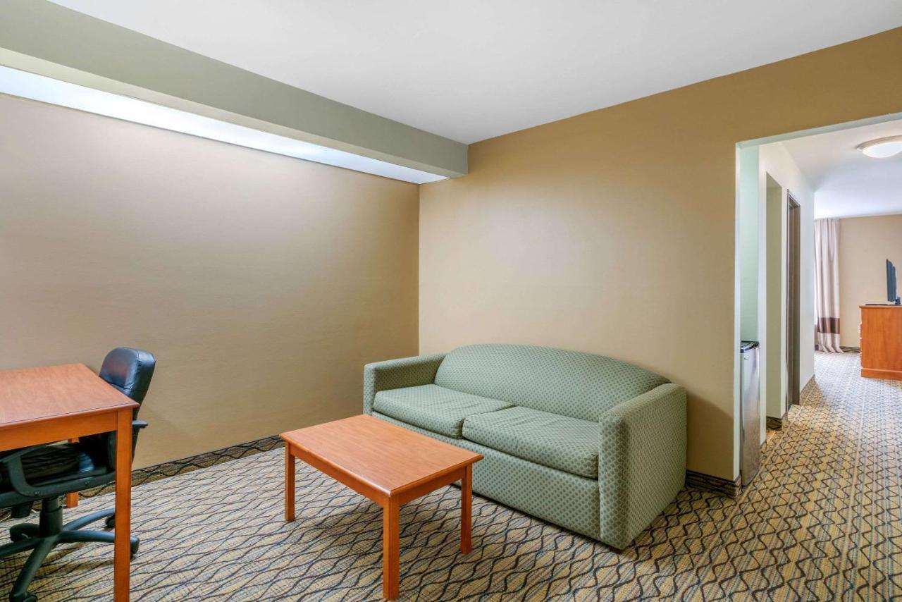 Quality Inn & Suites Jefferson City Esterno foto