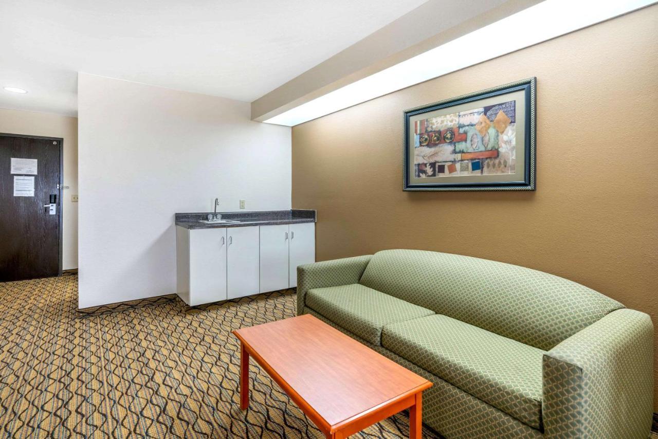 Quality Inn & Suites Jefferson City Esterno foto