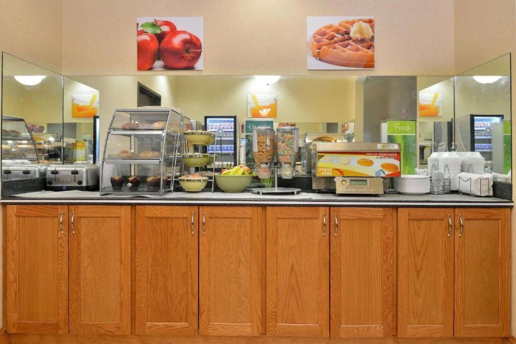 Quality Inn & Suites Jefferson City Esterno foto