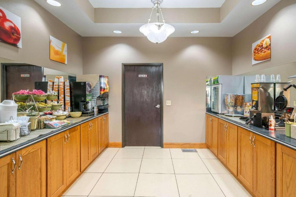 Quality Inn & Suites Jefferson City Esterno foto