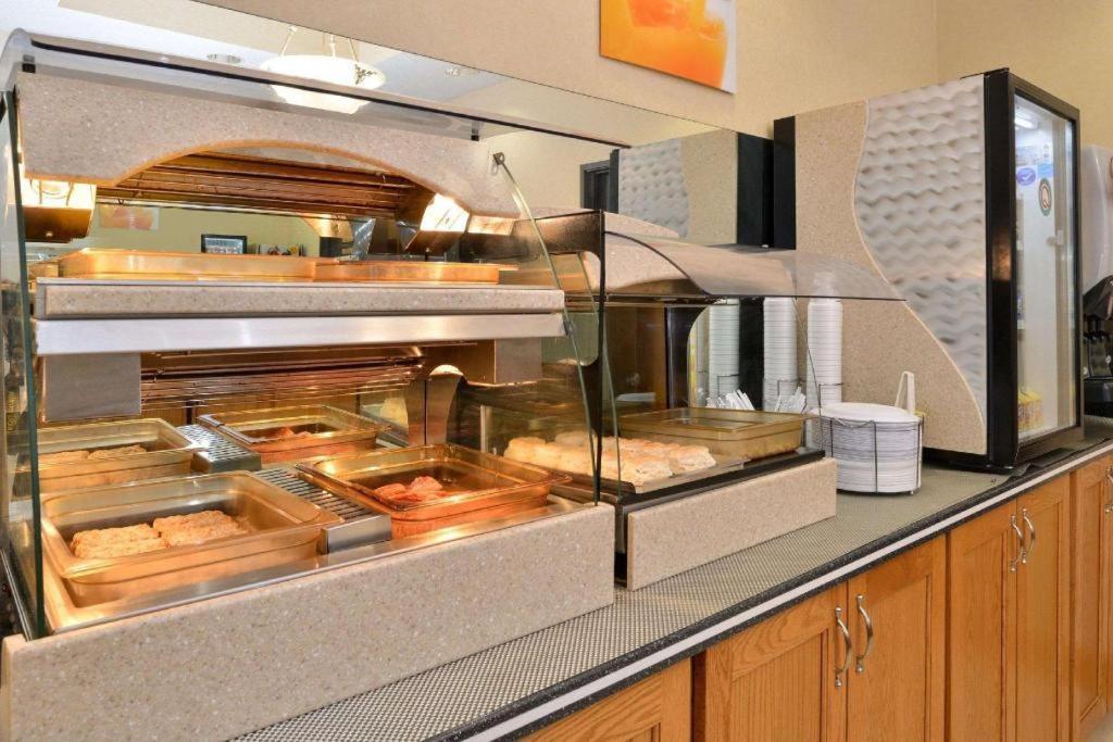 Quality Inn & Suites Jefferson City Esterno foto