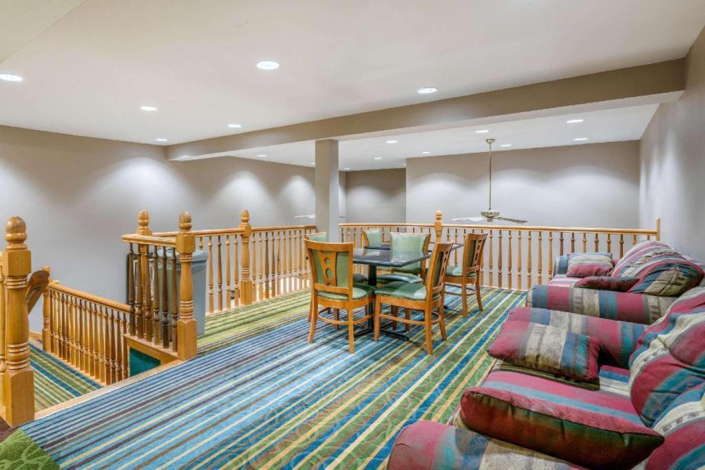 Quality Inn & Suites Jefferson City Esterno foto