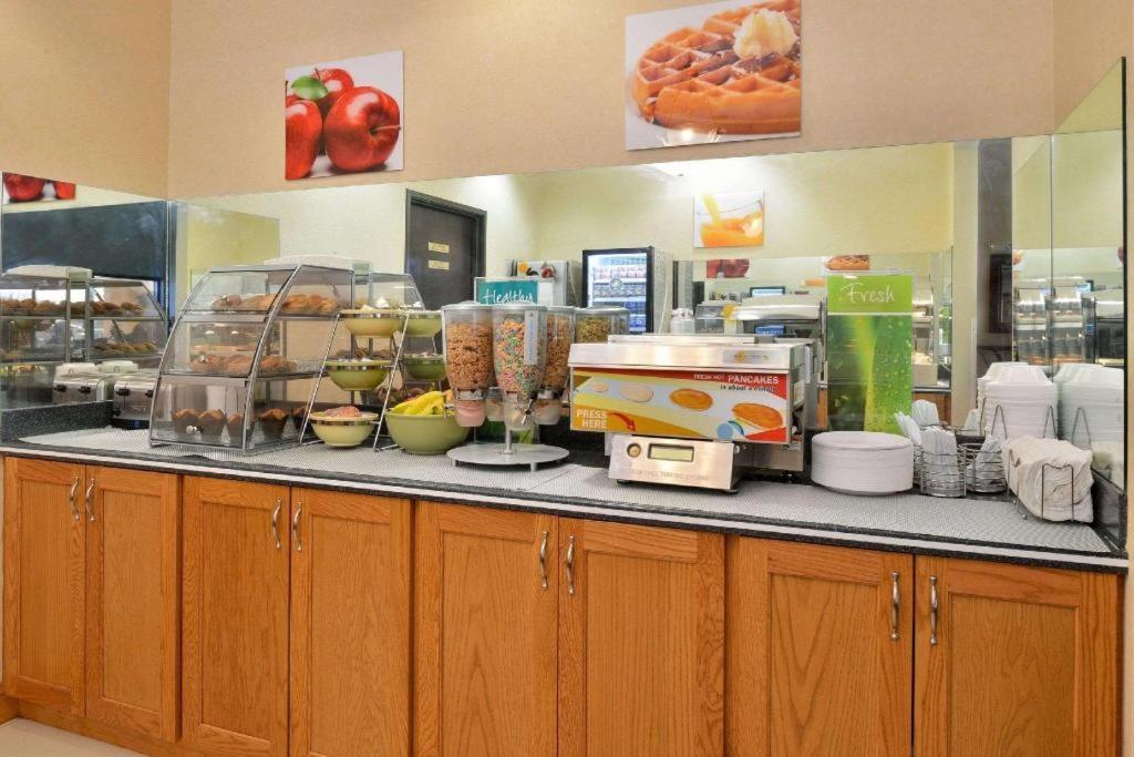 Quality Inn & Suites Jefferson City Esterno foto