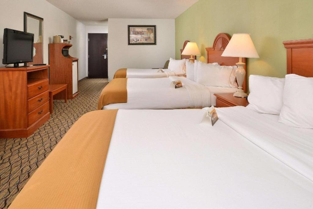 Quality Inn & Suites Jefferson City Esterno foto
