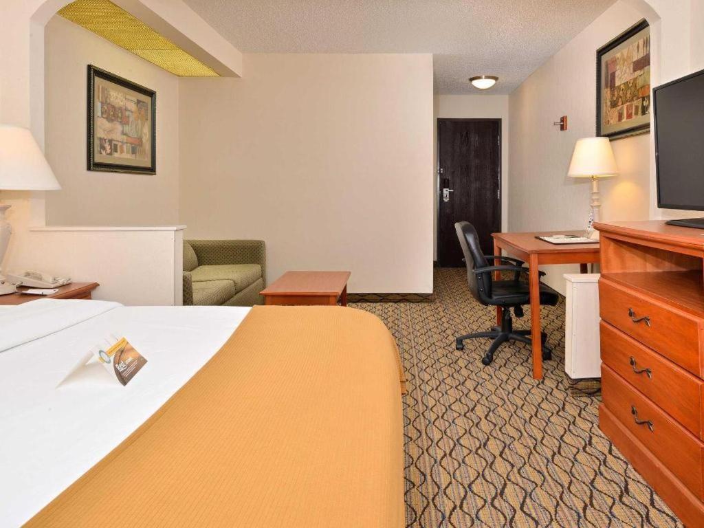 Quality Inn & Suites Jefferson City Esterno foto