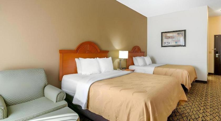 Quality Inn & Suites Jefferson City Esterno foto