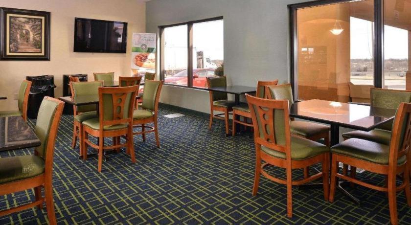 Quality Inn & Suites Jefferson City Esterno foto