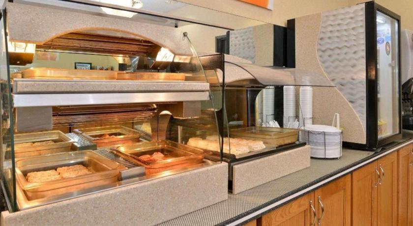 Quality Inn & Suites Jefferson City Esterno foto