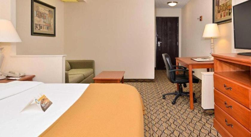 Quality Inn & Suites Jefferson City Esterno foto