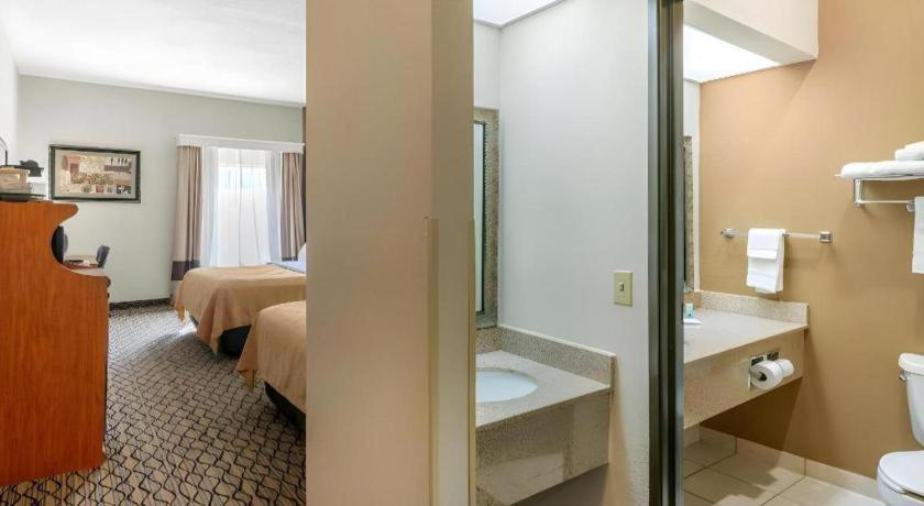 Quality Inn & Suites Jefferson City Esterno foto