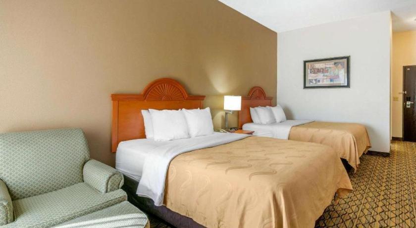 Quality Inn & Suites Jefferson City Esterno foto