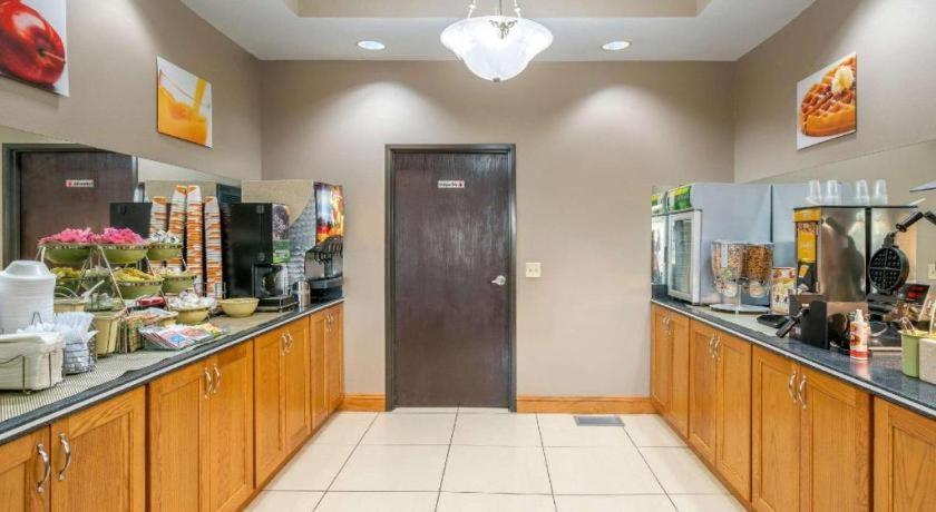 Quality Inn & Suites Jefferson City Esterno foto