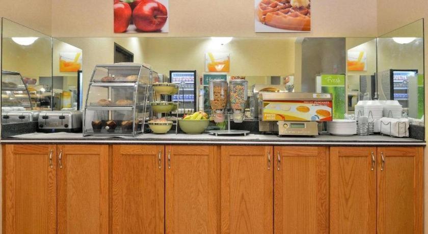 Quality Inn & Suites Jefferson City Esterno foto